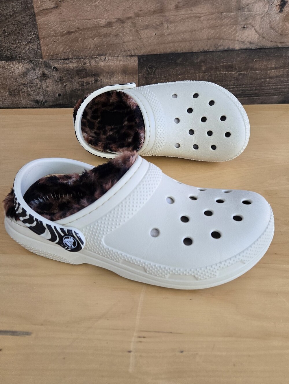 Crocs 207842 Women's Classic Leopard Lined Zebra Print Solid Ivory Clogs Size 8